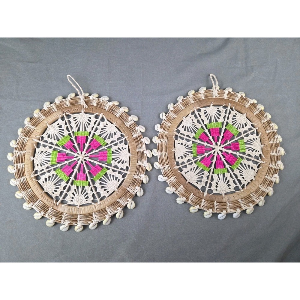 Micronesian Medium Courie Shell Pattern Straw Woven Circle Wall Hanging 10"